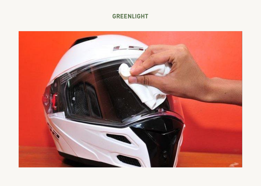 cara membersihkan kaca helm